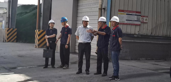 集團公司黨委委員、股份公司黨委書記、總經(jīng)理蔣培進到建材公司調(diào)...