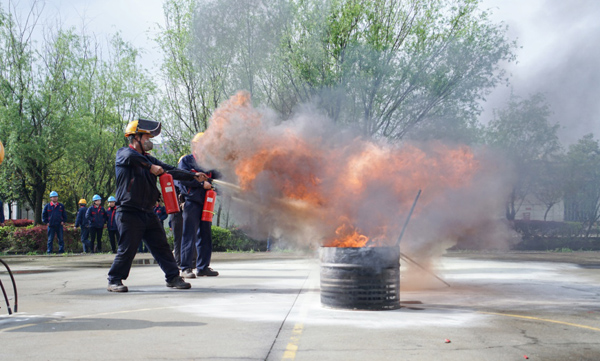 鋼構公司開展消防應急演練活動 鋼構公司開展消防應急演練活動